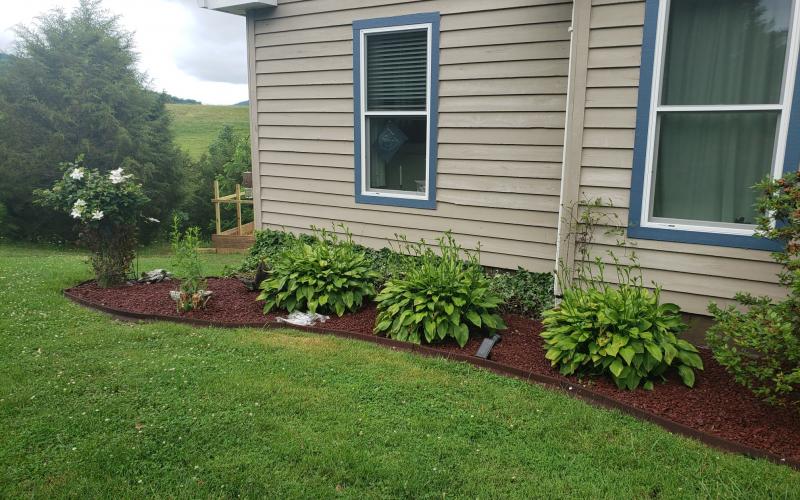 Red Rubber Mulch Landscaping Beds