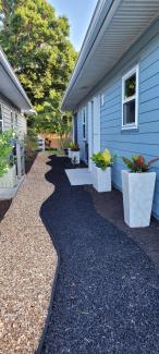 Multi-material wavy rubber mulch sideyard